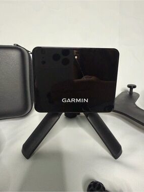 Garmin R10 black with mini tripod includes laser level white back drop screen.